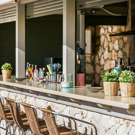 Crystal Palace - Vista Ξενοδοχείο *